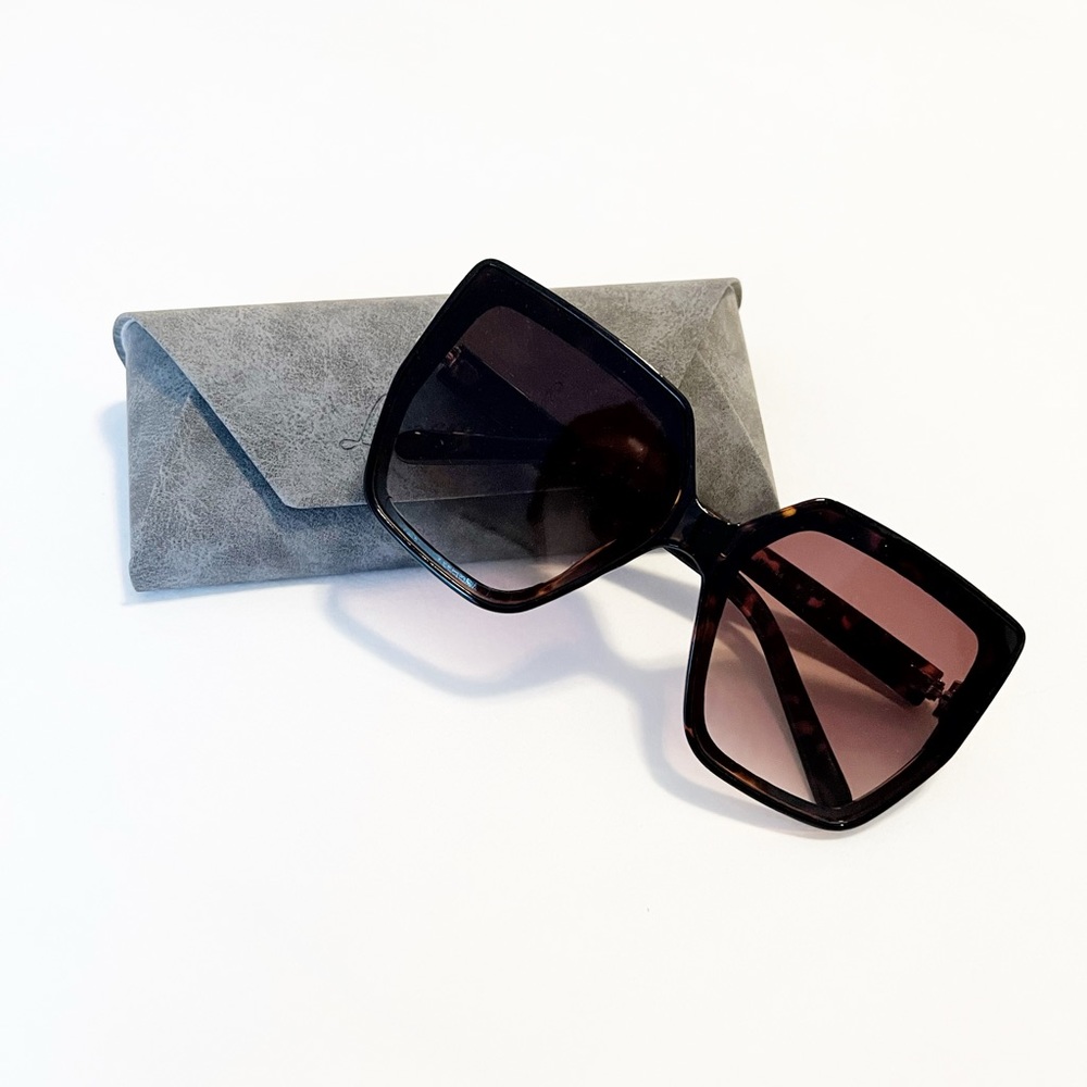 ✨NEW✨ | Oversize Square Tortoise Sunglasses